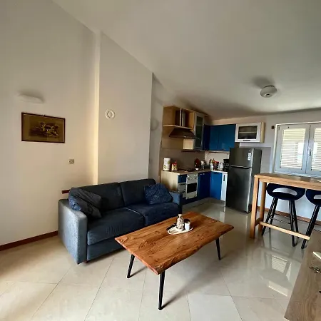 Lorena Apartment *