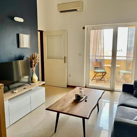 Lorena Apartment *